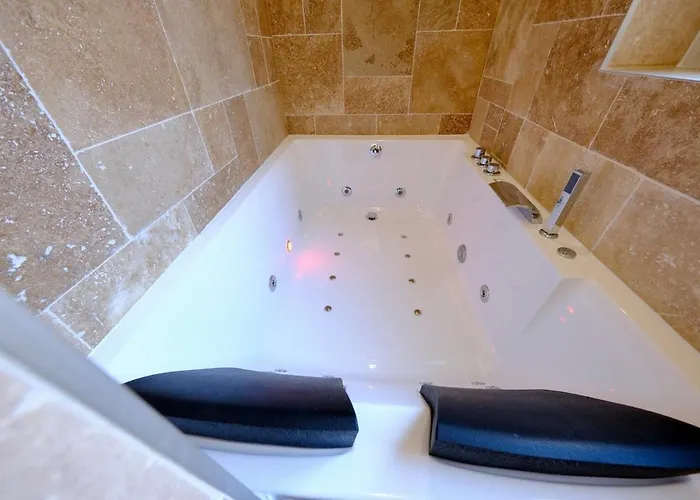 - Bienvenue Chez Perlane Et Yoann - Balnéo Appartement