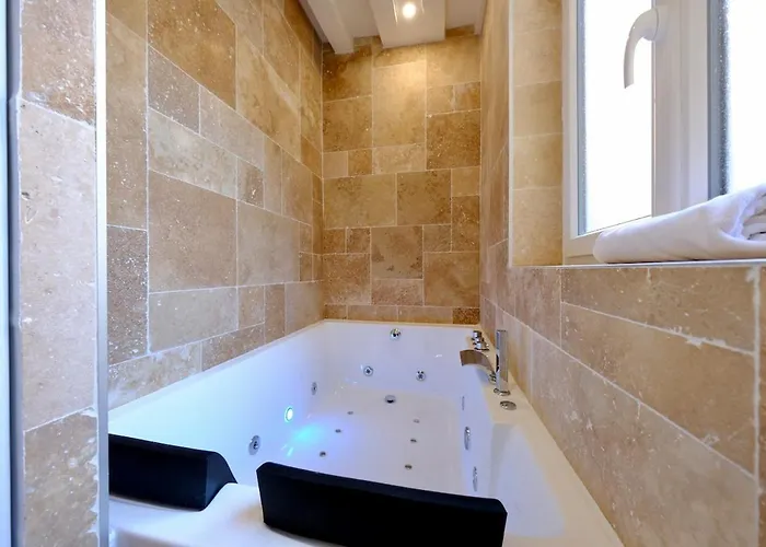 - Bienvenue Chez Perlane Et Yoann - Balneo Apartment Rouen