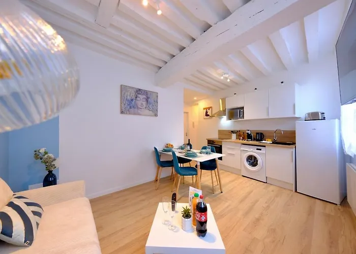 - Bienvenue Chez Perlane Et Yoann - Balnéo Appartement *